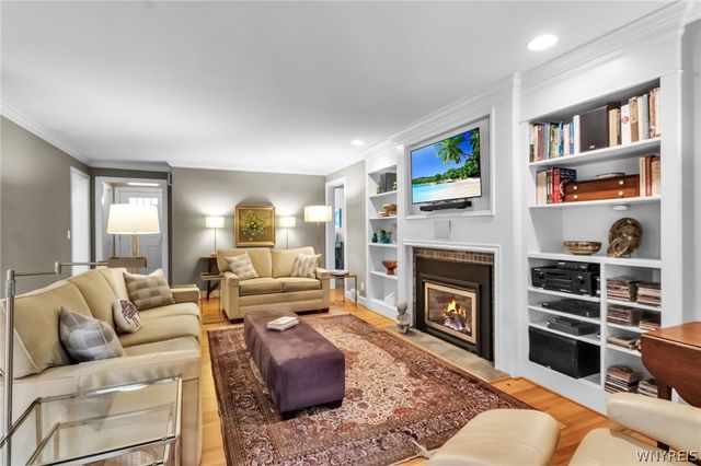 44 Parkwood Drive, Amherst, NY 14226