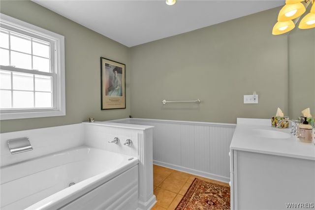 44 Parkwood Drive, Amherst, NY 14226