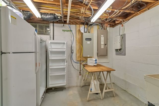 44 Parkwood Drive, Amherst, NY 14226