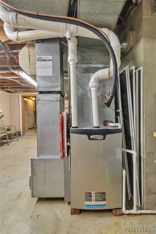 44 Parkwood Drive, Amherst, NY 14226