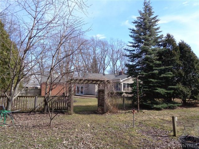 44 Parkwood Drive, Amherst, NY 14226