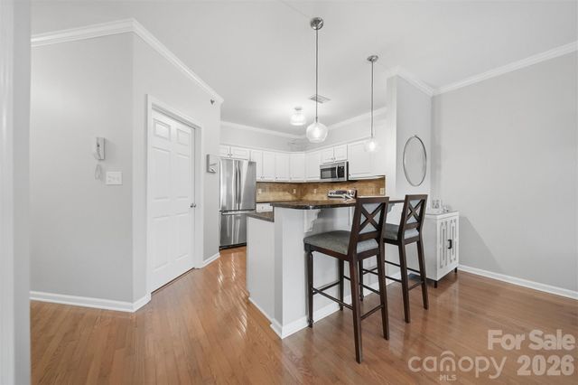 1410 4th Street Drive NW 304, Hickory, NC 28601