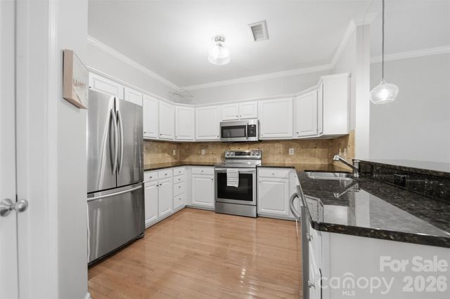 1410 4th Street Drive NW 304, Hickory, NC 28601