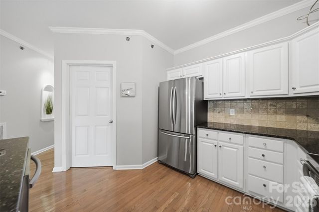 1410 4th Street Drive NW 304, Hickory, NC 28601