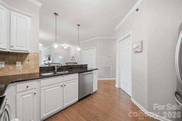 1410 4th Street Drive NW 304, Hickory, NC 28601