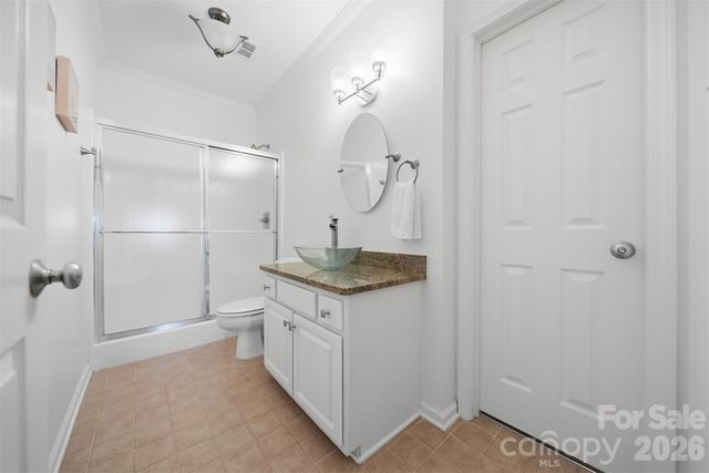 1410 4th Street Drive NW 304, Hickory, NC 28601