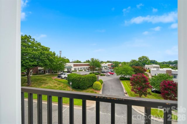 1410 4th Street Drive NW 304, Hickory, NC 28601