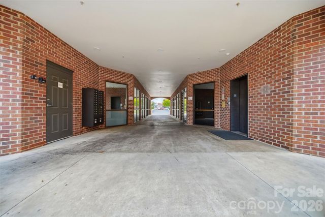1410 4th Street Drive NW 304, Hickory, NC 28601