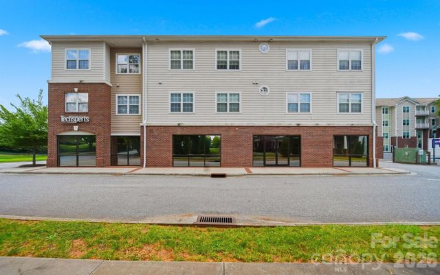 1410 4th Street Drive NW 304, Hickory, NC 28601