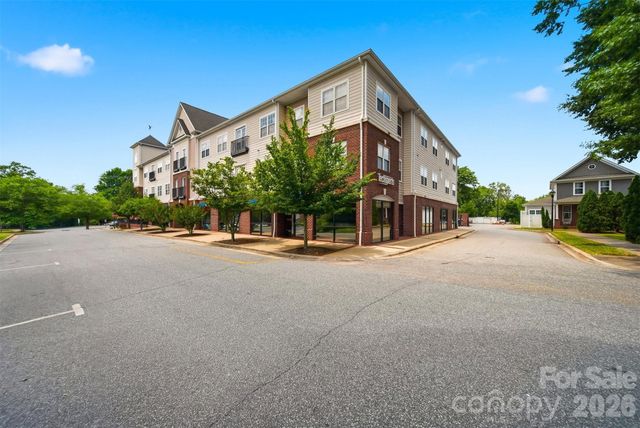 1410 4th Street Drive NW 304, Hickory, NC 28601
