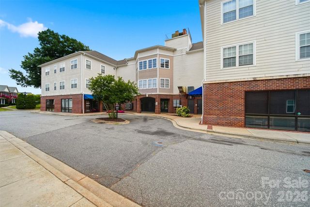 1410 4th Street Drive NW 304, Hickory, NC 28601
