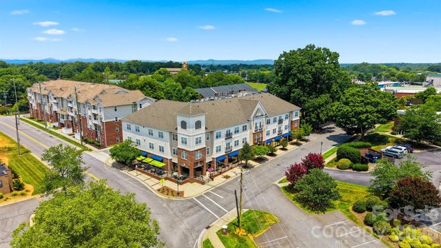 1410 4th Street Drive NW 304, Hickory, NC 28601