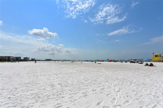 137 AVENIDA MESSINA 3, Sarasota, FL 34242
