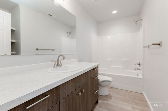 5008 Blue Silver St, Caldwell, ID 83605