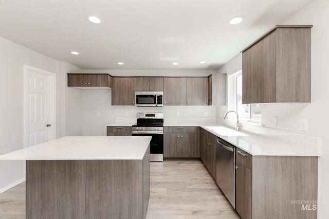 5008 Blue Silver St, Caldwell, ID 83605