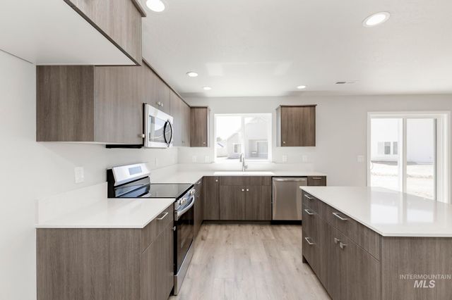 5008 Blue Silver St, Caldwell, ID 83605