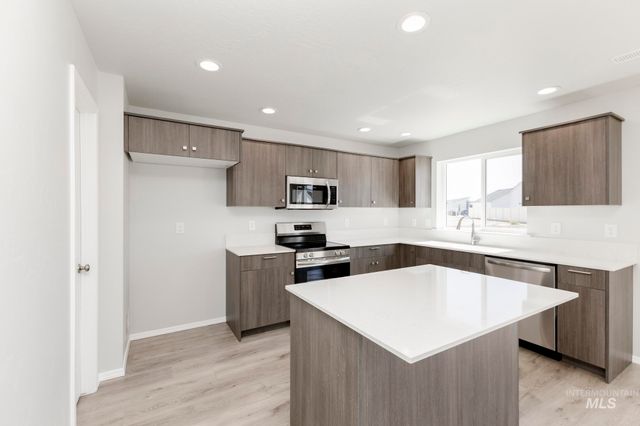 5008 Blue Silver St, Caldwell, ID 83605
