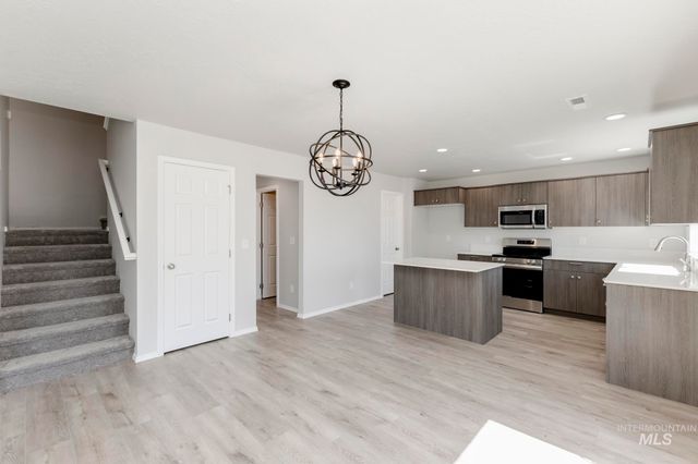 5008 Blue Silver St, Caldwell, ID 83605