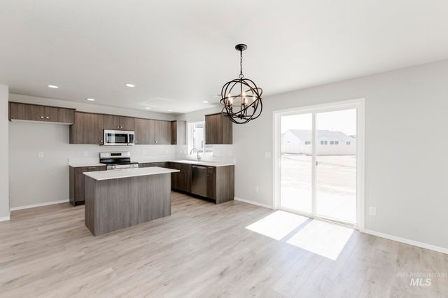5008 Blue Silver St, Caldwell, ID 83605