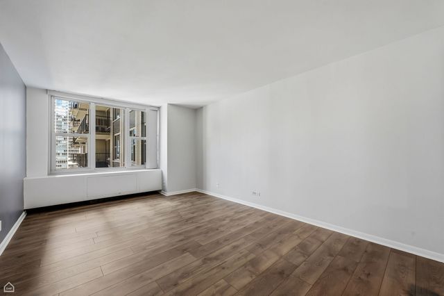 400 E Randolph Street 1812, Chicago, IL 60601