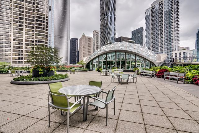 400 E Randolph Street 1812, Chicago, IL 60601
