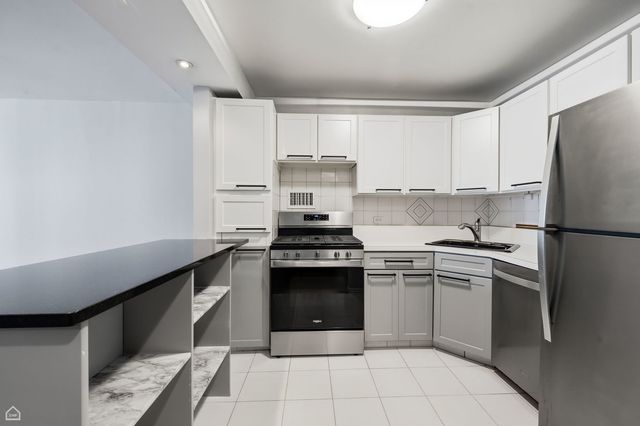 400 E Randolph Street 1812, Chicago, IL 60601
