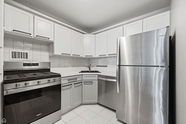 400 E Randolph Street 1812, Chicago, IL 60601