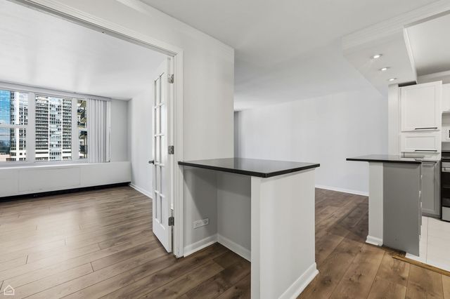 400 E Randolph Street 1812, Chicago, IL 60601