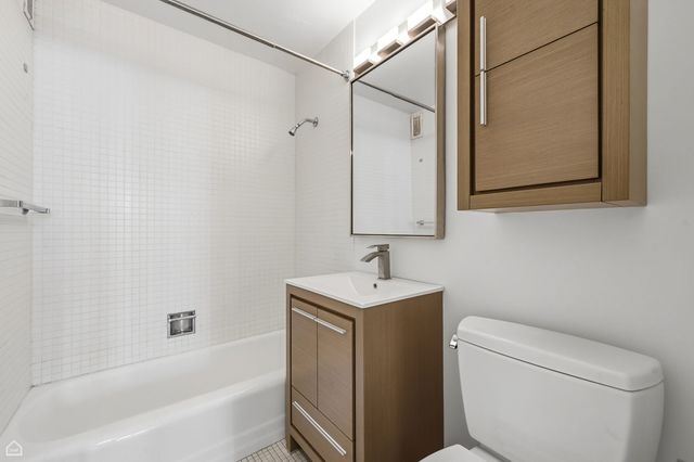 400 E Randolph Street 1812, Chicago, IL 60601