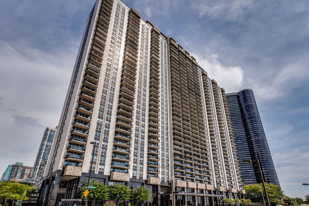 400 E Randolph Street 1812, Chicago, IL 60601