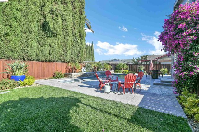 525 Nottingham Dr, Brentwood, CA 94513