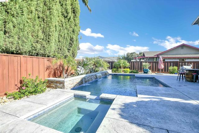 525 Nottingham Dr, Brentwood, CA 94513