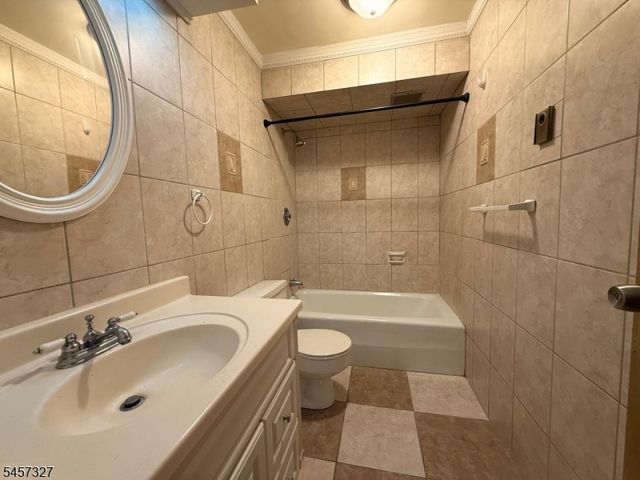 468 Liberty St 201, Little Ferry Boro, NJ 07643