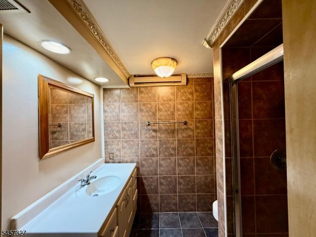 468 Liberty St 201, Little Ferry Boro, NJ 07643