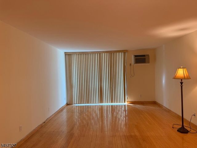 468 Liberty St 201, Little Ferry Boro, NJ 07643