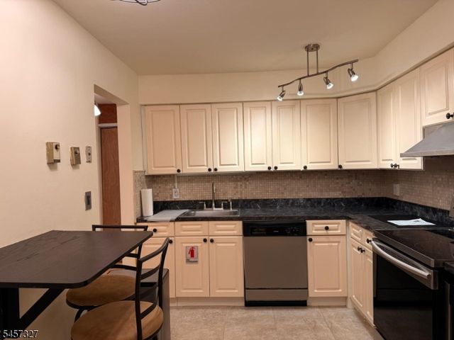 468 Liberty St 201, Little Ferry Boro, NJ 07643