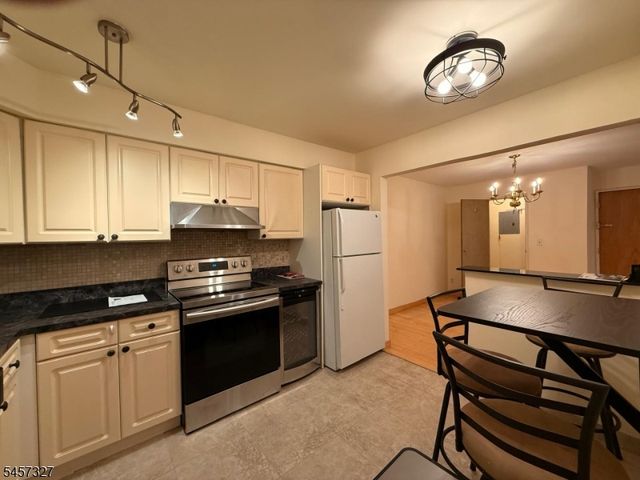 468 Liberty St 201, Little Ferry Boro, NJ 07643