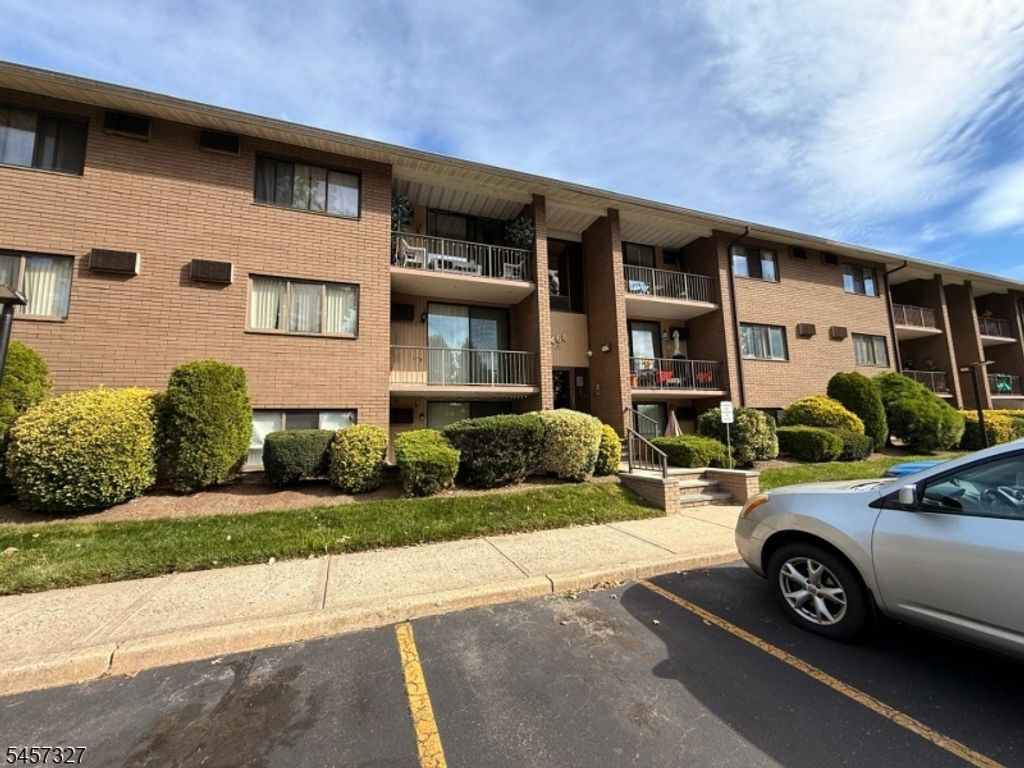468 Liberty St 201, Little Ferry Boro, NJ 07643