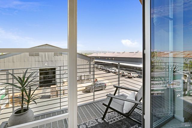 486 1st St, Petaluma, CA 94952