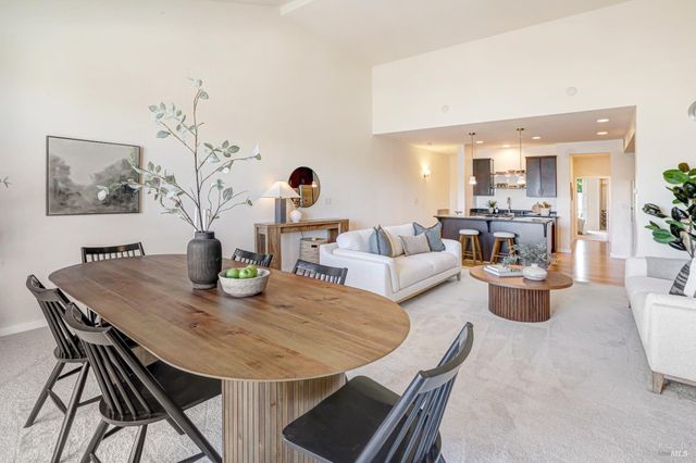 486 1st St, Petaluma, CA 94952