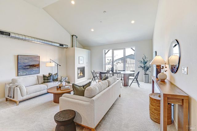 486 1st St, Petaluma, CA 94952