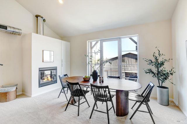 486 1st St, Petaluma, CA 94952