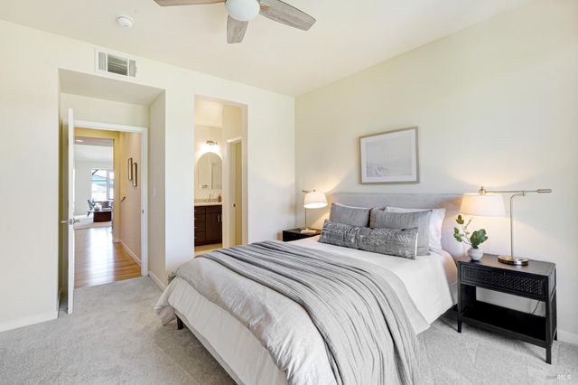 486 1st St, Petaluma, CA 94952