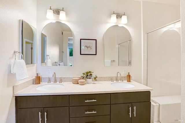 486 1st St, Petaluma, CA 94952