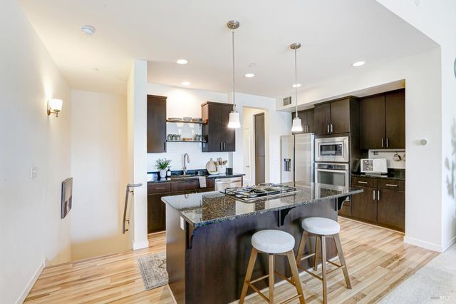 486 1st St, Petaluma, CA 94952