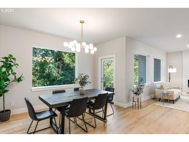 937 EDINBURGH Ct, Kelso, WA 98626