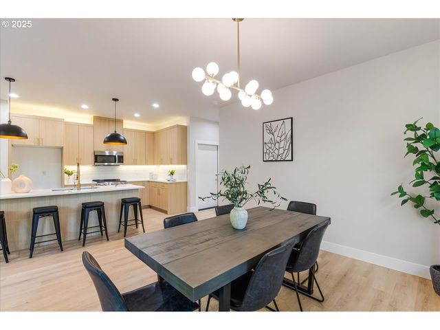 937 EDINBURGH Ct, Kelso, WA 98626