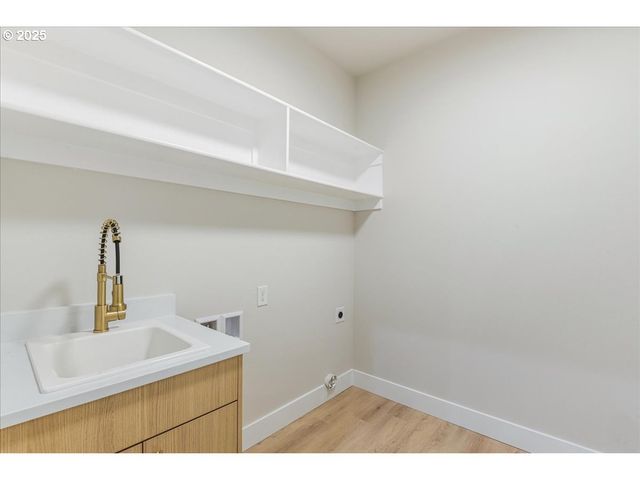 937 EDINBURGH Ct, Kelso, WA 98626