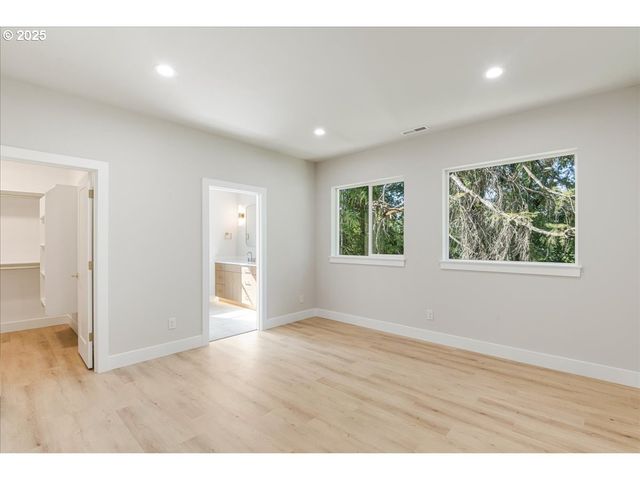 937 EDINBURGH Ct, Kelso, WA 98626