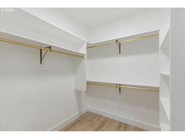 937 EDINBURGH Ct, Kelso, WA 98626